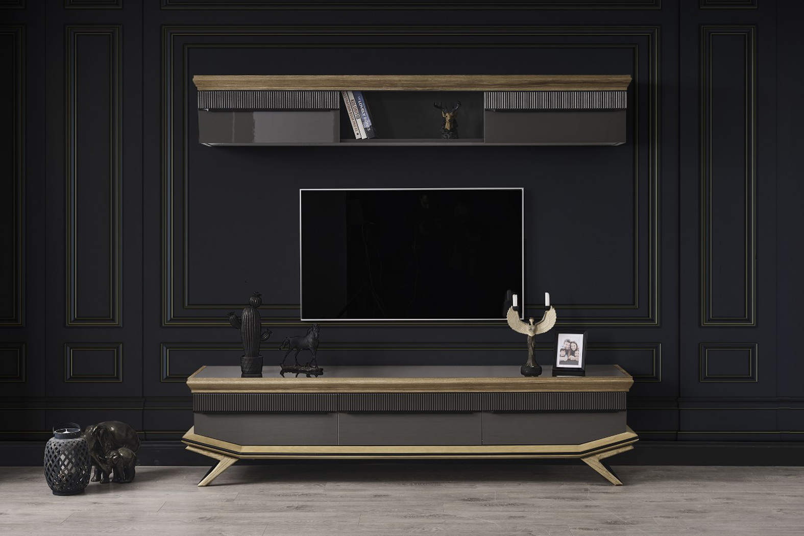 Grand Wooden Dining Room - Unit